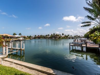 Marco Island Luxury Villa 4 Bedrooms Sleeps 8 Walk to Beach